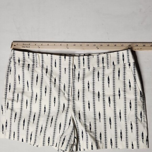 Ann Taylor LOFT Boho Aztec print short - Picture 7 of 10